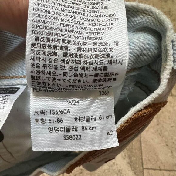 Levi’s 501 Jean Shorts - Picture 3 of 3